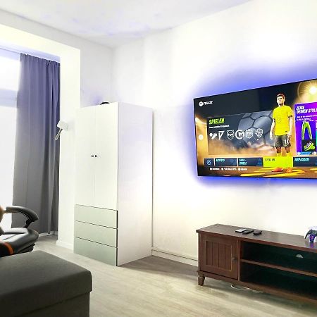 Jaybnb - Gaming Apartment Ps5 65 Zoll 4K Tv Wohnung Mit Balkon Dortmund Dış mekan fotoğraf